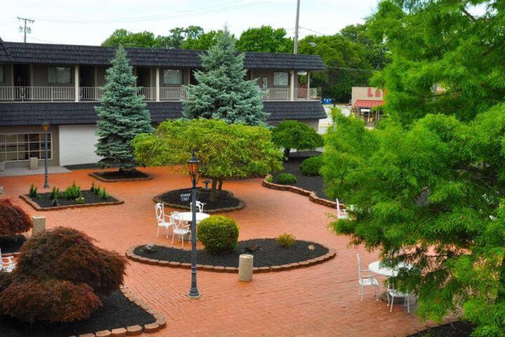 Avalon Inn Сандъски Екстериор снимка